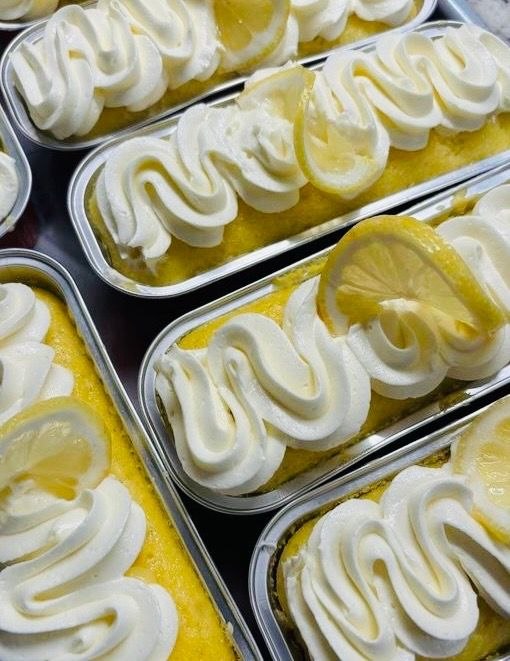 Lemon bars with whipped cream and lemon slices
